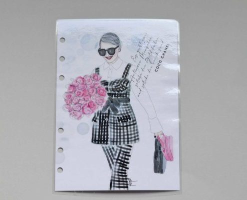 laminiertes dashboard mit chanel spruch